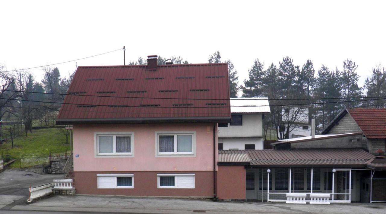 Apartman Marko Ogulin Exteriér fotografie